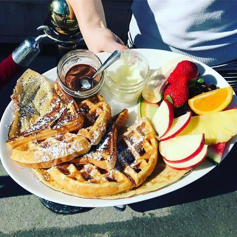 Gaufres et fruits servis au restaurant Pot Masson