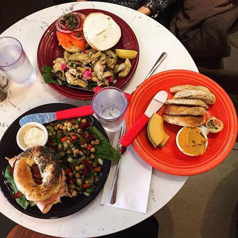 Déjeuner au St-Viateur Bagel & Cafe